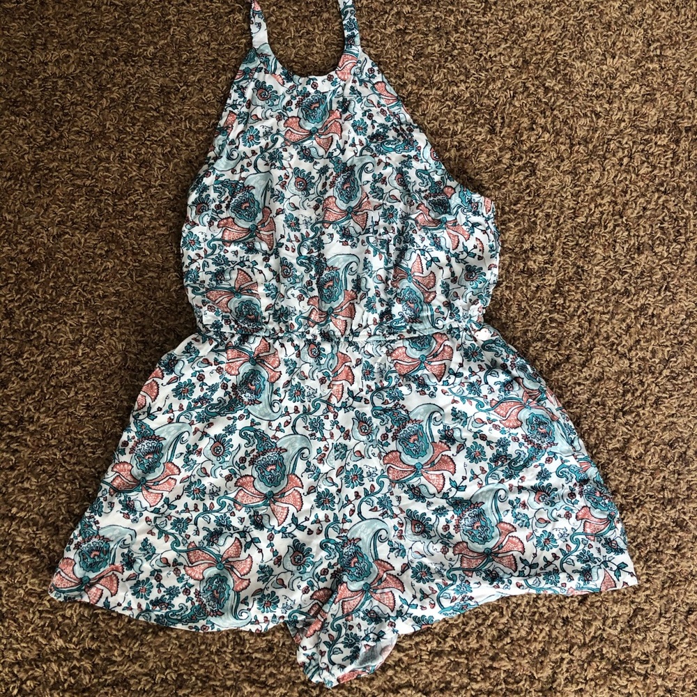 Kendall and Kylie women’s medium paisley romper